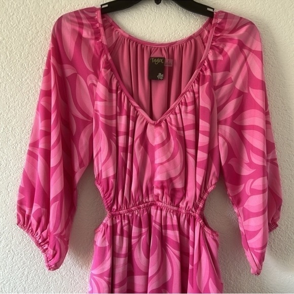 Taylor
Printed V-Neck Long Sleeve Side Cut Out Midi Dress - Picture 9 of 11